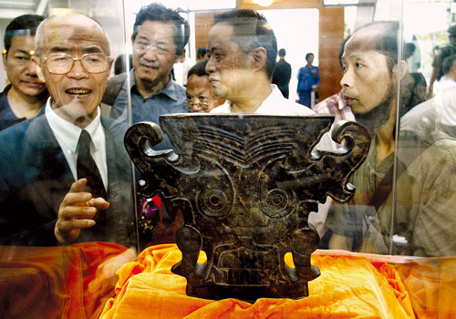 無(wú)價(jià)巴國(guó)玉圖騰亮相賽寶會(huì)，東方美學(xué)驚艷收藏界